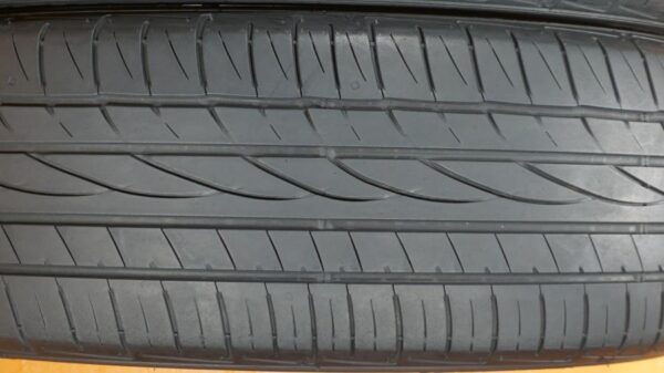 2 used tires 225/55/17 FALKEN - Image 4