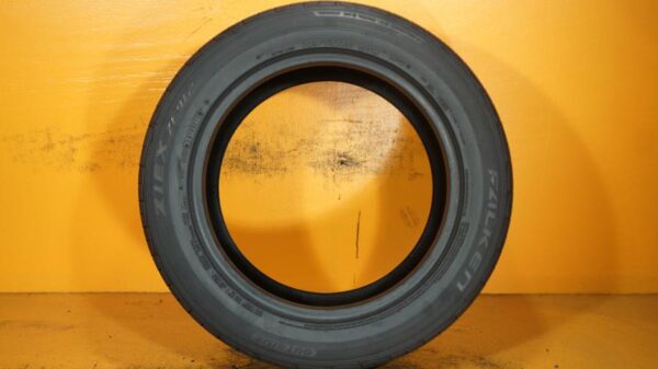 2 used tires 225/55/17 FALKEN - Image 6