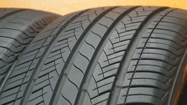 2 used tires 225/50/17 WESTLAKE - Image 3