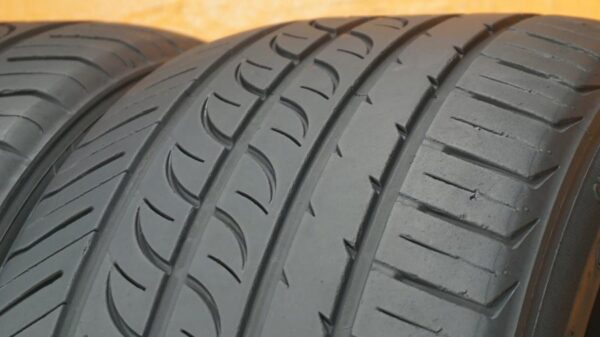 2 used tires 225/45/17 AUTOGRIP - Image 3