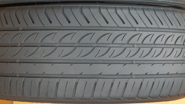 2 used tires 225/45/17 AUTOGRIP - Image 4