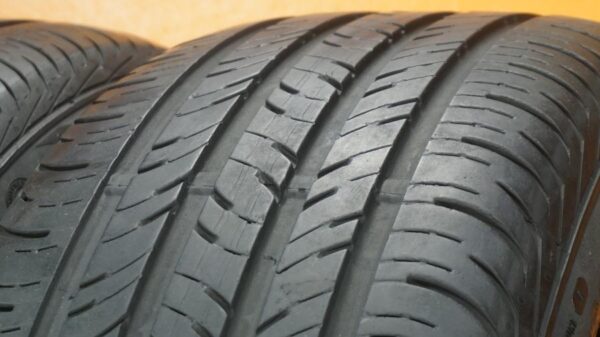 2 used tires 235/50/18 CONTINENTAL - Image 3