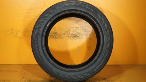 2 used tires 235/50/18 CONTINENTAL - Image 6