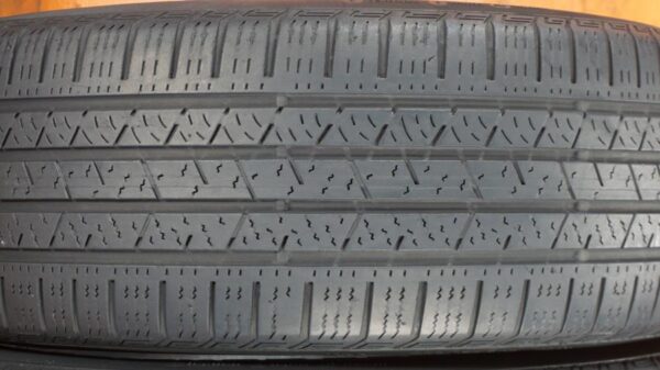 2 used tires 235/55/19 CONTINENTAL - Image 4