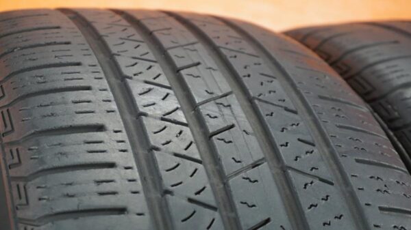 2 used tires 235/55/19 CONTINENTAL - Image 3