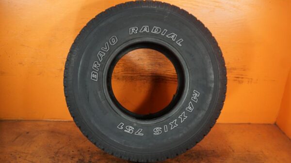 2 used tires LT 33/12.50/15 MAXXIS - Image 6