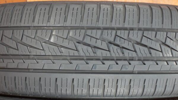 2 used tires 245/50/20 FALKEN - Image 4