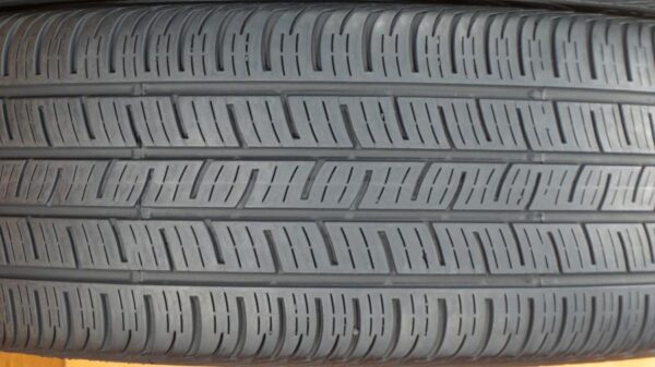 2 used tires 245/45/18 CONTINENTAL - Image 4