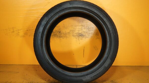 2 used tires 245/40/18 CONTINENTAL - Image 6