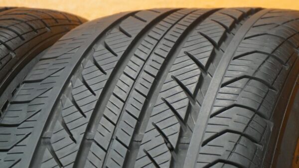 2 used tires 245/40/18 CONTINENTAL - Image 3