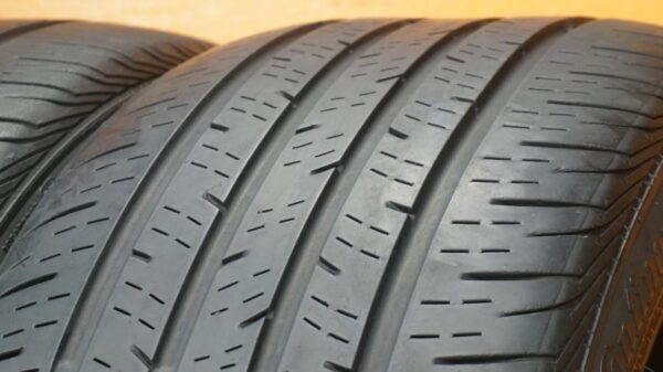 2 used tires 235/45/18 CONTINENTAL - Image 3