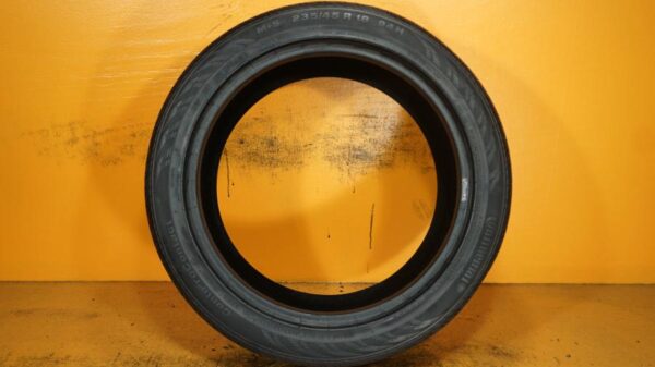 2 used tires 235/45/18 CONTINENTAL - Image 6