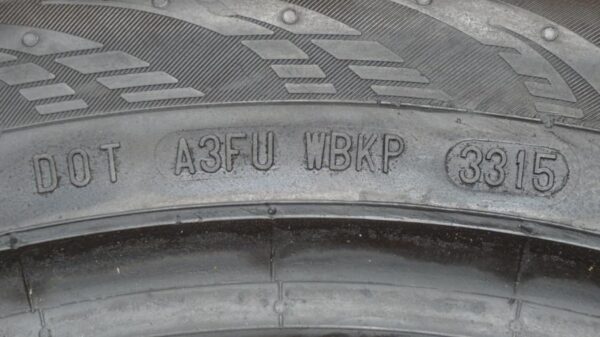 2 used tires 235/45/18 CONTINENTAL - Image 8