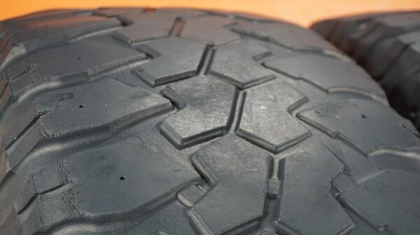 4 used tires LT 285/75/16 MAXXIS - Image 3