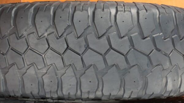 4 used tires LT 285/75/16 MAXXIS - Image 4