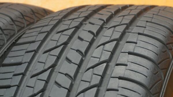 2 used tires 195/65/15 DOUGLAS - Image 3