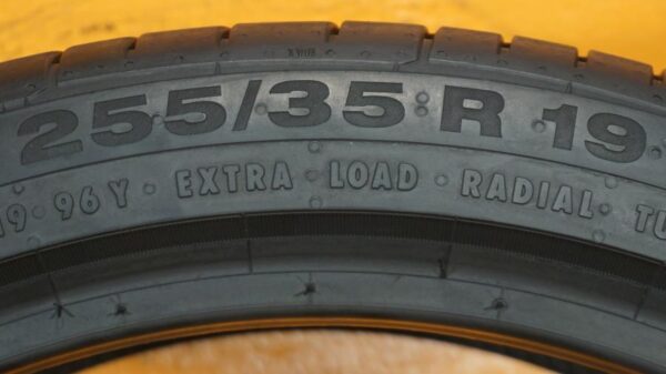 2 used tires 255/35/19 CONTINENTAL - Image 7