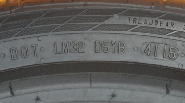 2 used tires 255/35/19 CONTINENTAL - Image 8