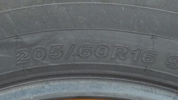 2 used tires 205/60/16 WESTLAKE - Image 7