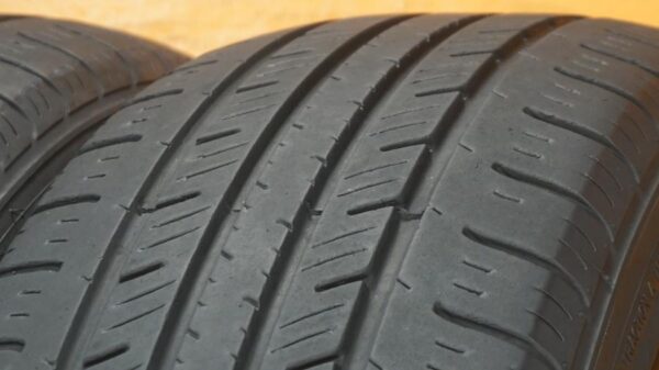 2 used tires 205/60/16 WESTLAKE - Image 3