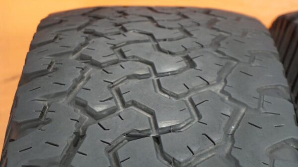 2 used tires LT 285/70/17 BFGOODRICH - Image 5