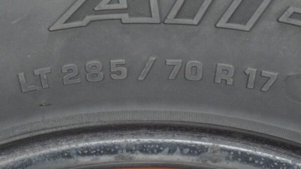 2 used tires LT 285/70/17 BFGOODRICH - Image 7