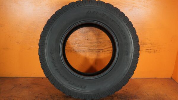 2 used tires LT 285/70/17 BFGOODRICH - Image 6