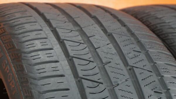 2 used tires 255/50/19 CONTINENTAL - Image 3