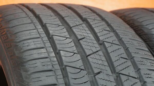 2 used tires 255/50/19 CONTINENTAL - Image 3
