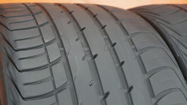 2 used tires 275/30/20 ZENNA - Image 3