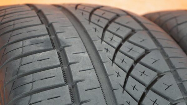 2 used tires 245/45/20 CONTINENTAL - Image 3