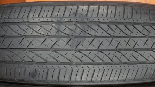 2 used tires 235/55/20 BRIDGESTONE - Image 4