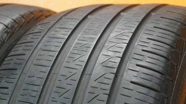 2 used tires 255/40/19 PIRELLI - Image 3