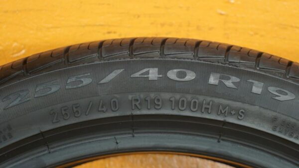 2 used tires 255/40/19 PIRELLI - Image 7