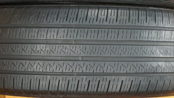 2 used tires 255/40/19 PIRELLI - Image 4