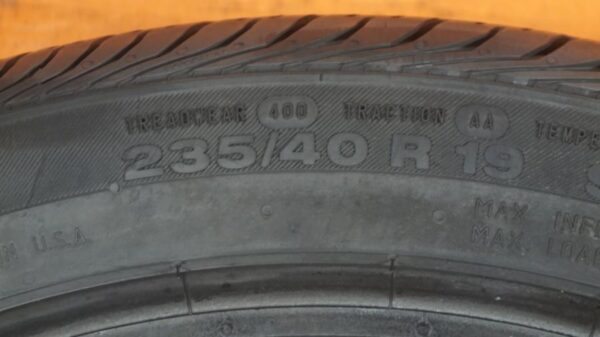 2 used tires 235/40/19 CONTINENTAL - Image 7