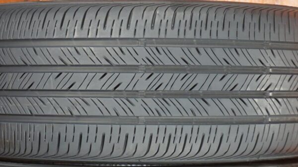 2 used tires 235/40/19 CONTINENTAL - Image 4