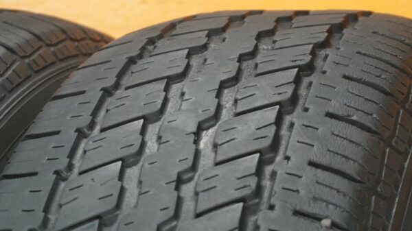 2 used tires 225/70/15 CONTINENTAL - Image 3