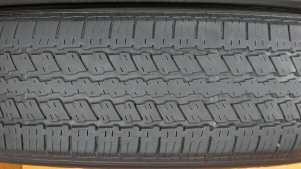 2 used tires 225/70/15 CONTINENTAL - Image 4