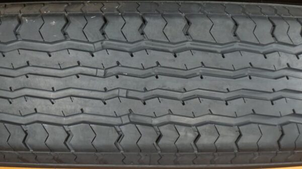 2 used tires ST 225/75/15 CONTENDER - Image 4