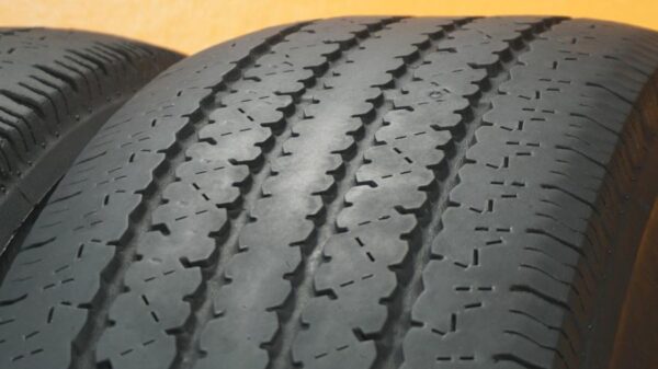 2 used tires LT 245/75/16 BRIDGESTONE - Image 3