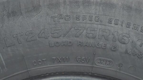 2 used tires LT 245/75/16 BRIDGESTONE - Image 7