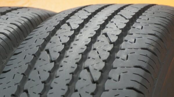 2 used tires LT 245/75/16 BRIDGESTONE - Image 3