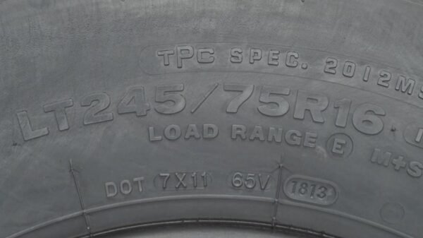 2 used tires LT 245/75/16 BRIDGESTONE - Image 7