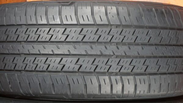 2 used tires 235/50/19 CONTINENTAL - Image 4