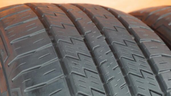 2 used tires 235/50/19 CONTINENTAL - Image 3