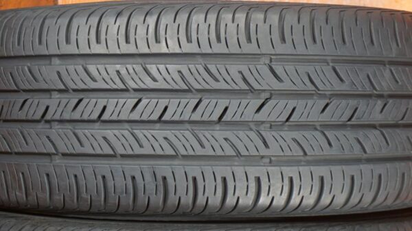 2 used tires 235/50/18 CONTINENTAL - Image 4