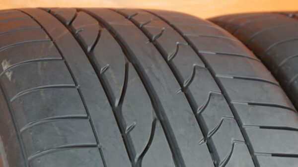 2 used tires 275/35/19 BRIDGESTONE - Image 3