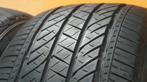 2 used tires 235/55/20 BRIDGESTONE - Image 3