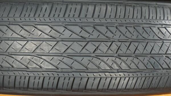 2 used tires 235/55/20 BRIDGESTONE - Image 4